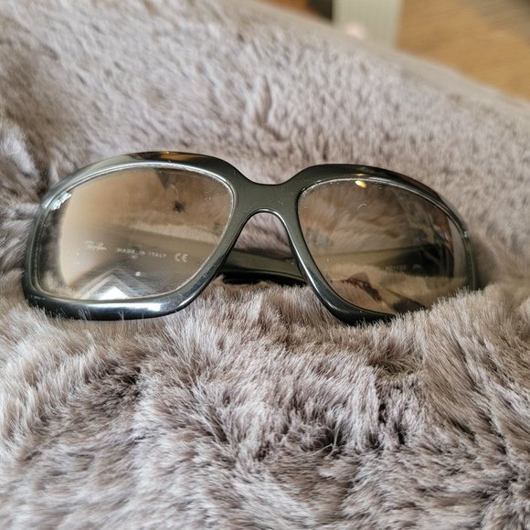 RARE ⨳ Ray Ban ⨳ RB4102 ⨳ Matte Black ⨳ Polarized ⨳ Sleek Sport Wrap ⨳ UV400 main image 7